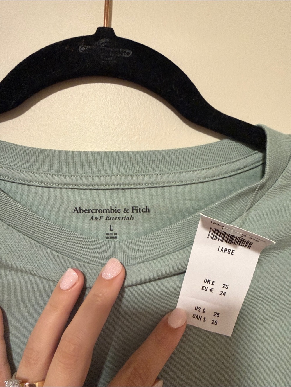 NWT Abercrombie and Fitch Green Essentials Tee - Picture 3 of 5